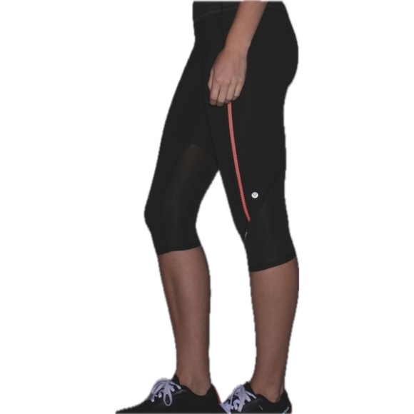 Lululemon Vent It Out Crop Gator Green / Cyber Stripe Gator Green Black Leggings - Picture 1 of 15